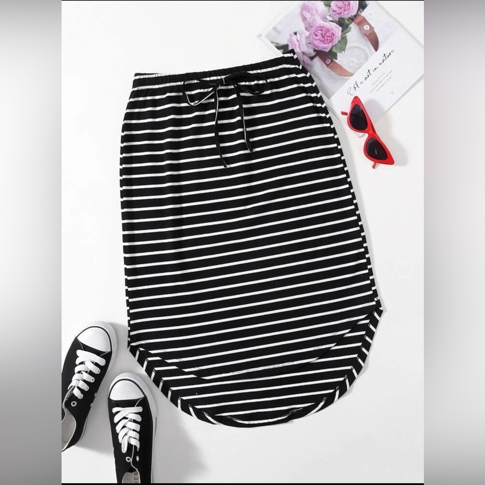 2XL SHEIN Curve knee length striped elastic waist skirt with front tie, pockets
